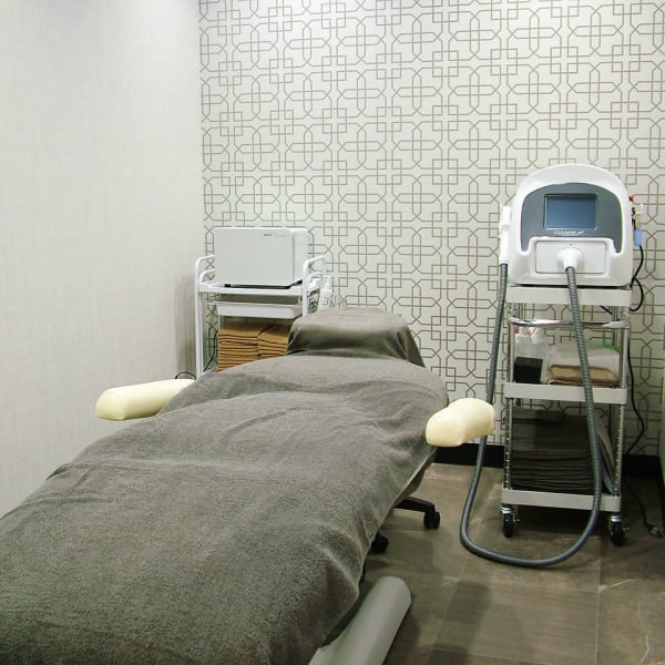 全身脱毛◇毛が抜ける美肌脱毛◆コラーゲン入りのジェル塗布で脱毛しながら美肌も叶う♪|Doctor.H 都島店