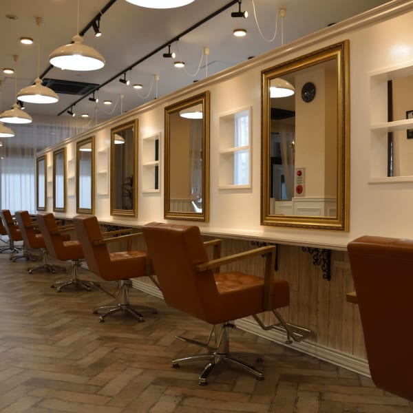 《うる×ツヤ》コスメ縮毛矯正 ◆スタイリングに時間のかかる髪にサヨナラ！自慢のストレートヘアが叶う♪|CLOE by LUVISM 長岡古正寺店