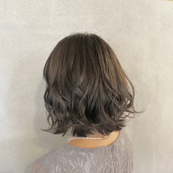 60%がオイルでできたイノアカラーで艶と潤いを♪|Pompadour