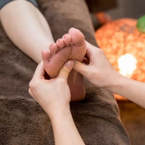 <メンズ大歓迎☆彡>フットケアコース◆的確な手技で足先から体の不調を改善します!!|秋葉原ヘッドスパ専門店 MOMU SPA