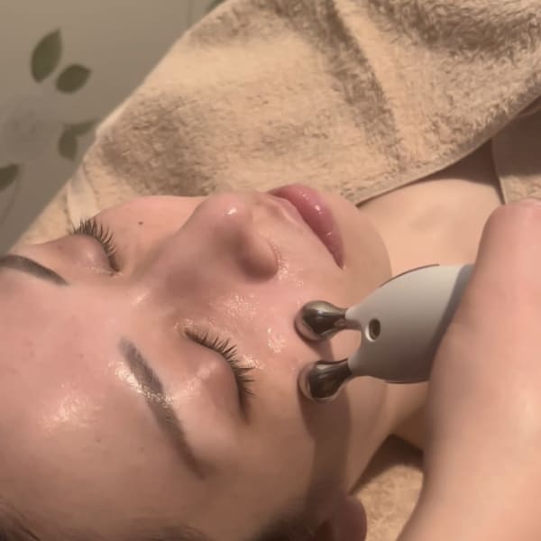 マスク生活によるたるみに！【低周波トリートメント】お顔の筋肉を鍛えてエイジングケア◎|POLA cherian