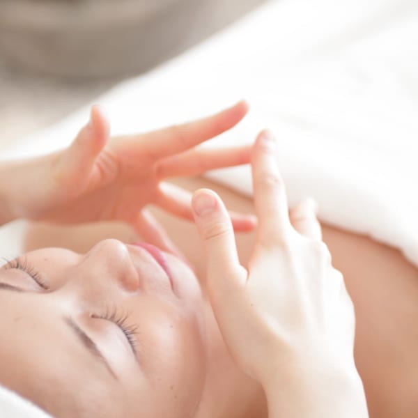 【毛穴レス肌★ヒト幹細胞Petitコース体験】オトナ女性を憧れのうるつや素肌に！！							|ジ・エステティク/イーズ ららぽーと福岡店