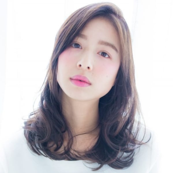 今旬トレンドパーマはしっかりカールではなく，ゆる〜くあててこなれ感を出すのゆるふわがポイント★|FullBright【心斎橋/堺筋本町/南船場】