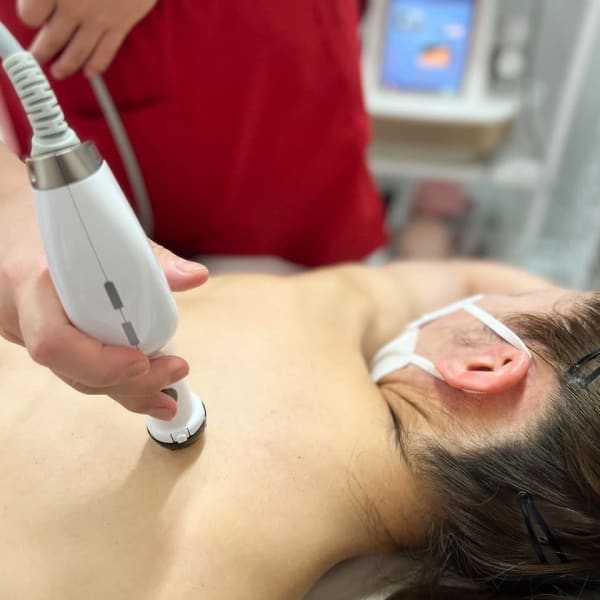  人気☆ボディのハーブやプラズマ☆手の届かない背中や二の腕の肌荒れ、ニキビ、くすみなどのケアに！|ハーバルピール・フェイシャル専門 エステサロンJIJI新宿