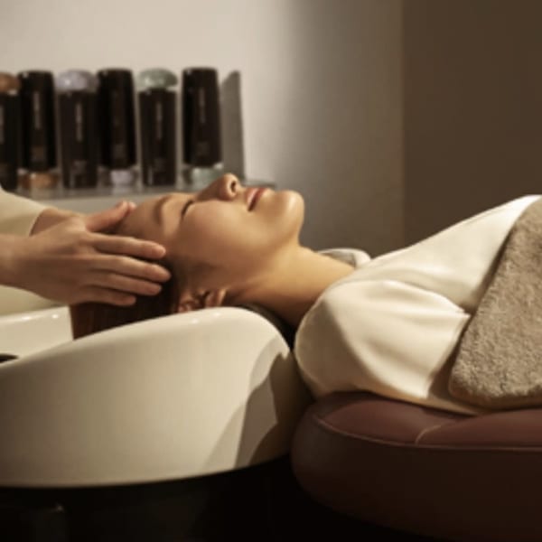 フルフラットのシャンプー台で極上のスパ空間☆|Corazon イオンモール長久手店