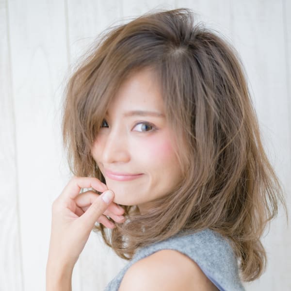 白髪の色持ちをよくしよう！白髪を隠すから楽しむ脱白髪染め。自分らしい魅力を引き出しカラー頻度の改善♪|MAO hair 髪質改善＆縮毛矯正