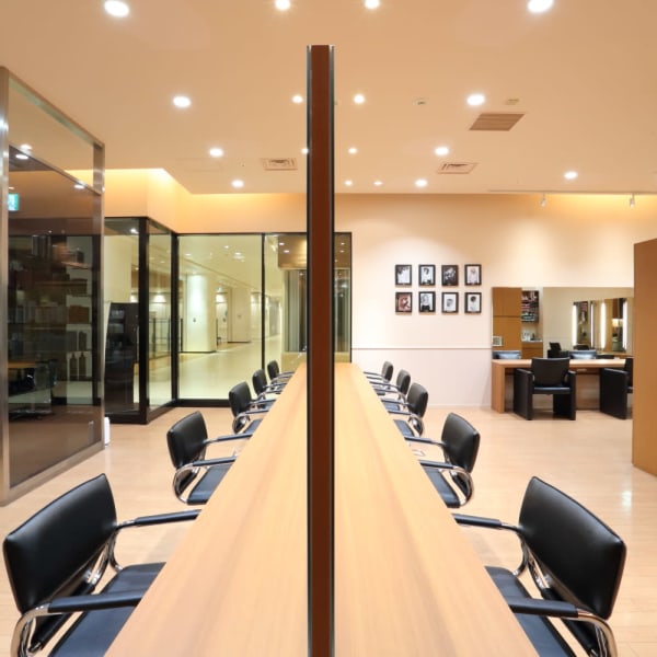 《おすすめ》【高いカット技術】くせや骨格などを見ながら、ひとりひとりに似合うスタイルを作るカット！|mod's hair 二子玉川店