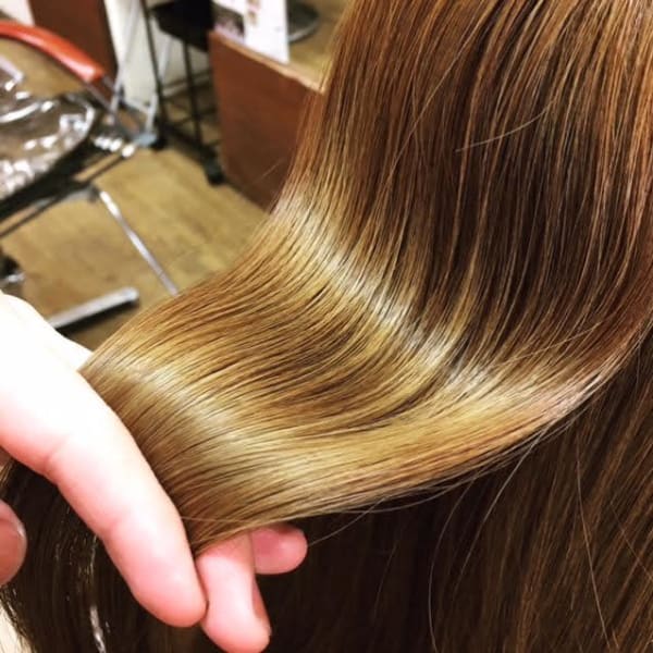 髪質やなりたい色味に合わせて、こだわり厳選のカラー剤でご提案☆明るい白髪染めも好評♪♪|soin de brace 小阪店