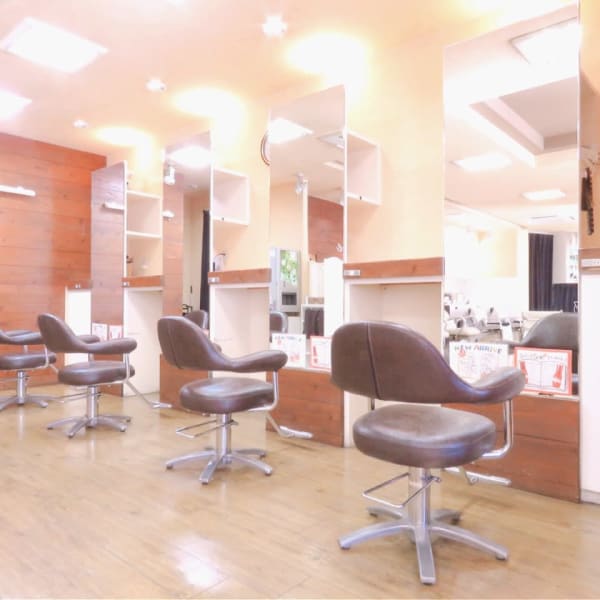 好評♪♪【縮毛矯正】クセやうねりでまとまらない髪の毛も驚くほど潤ってツヤツヤ☆柔らか質感の髪に☆彡|soin de brace 小阪店