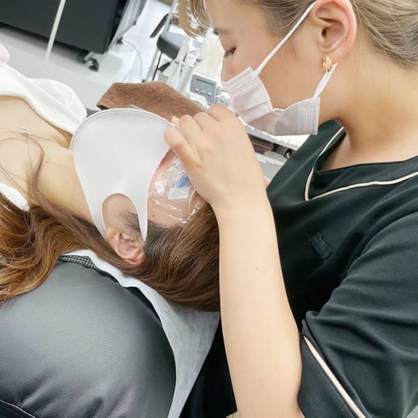 オフィスでも馴染む◎【フラットラッシュ】先端がスプリットしているので柔らかく濃さが出ます♪♪|beauty salon shucre 津店