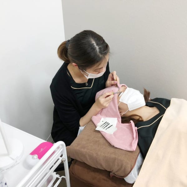 オフィスでも馴染む◎【フラットラッシュ】先端がスプリットしているので柔らかく濃さが出ます♪♪|beauty salon shucre 安城店