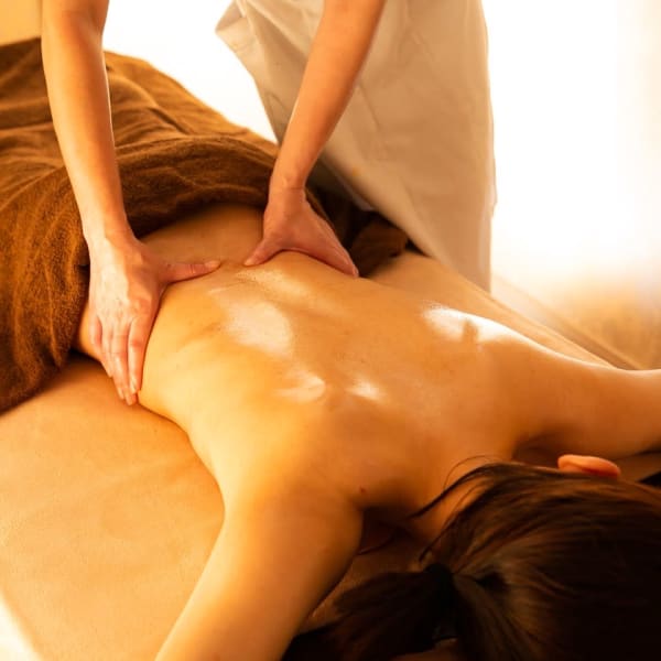 アロマで癒し♪【黒石全身アロマオイル】癒しとリフレッシュに！アロマオイルで全身を丁寧にマッサージ♪|癒しの里 大宮店