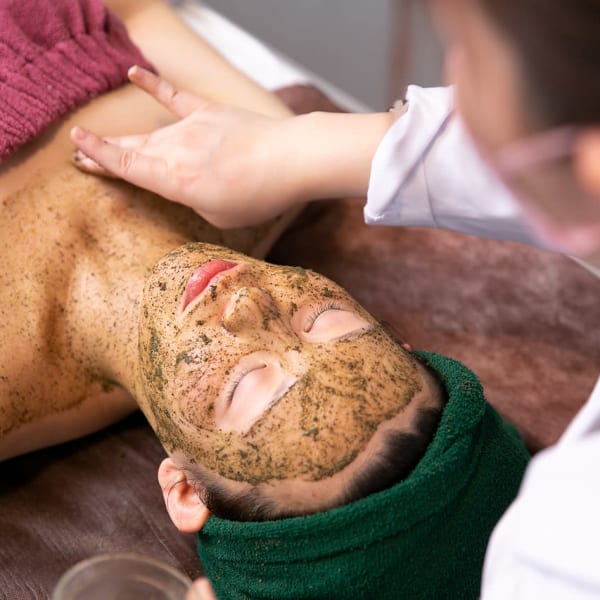 栄店限定♪【REVI】陶肌トリートメント《顔》(剥離なし)ハーブの力で理想の肌を手に入れませんか?|ハーブピーリング専門店HERBERRY栄