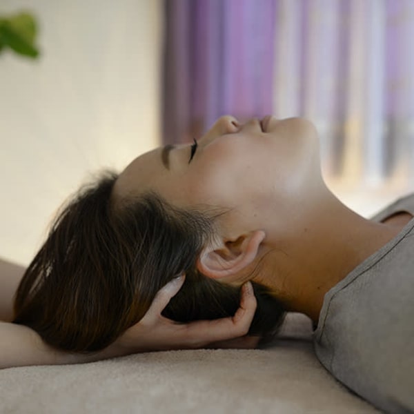 【目の奥のキュ~とするお疲れに】目と頭のお疲れすっきり!ヘッドマッサージ60分|女性のためのホリスティックサロン Polestar