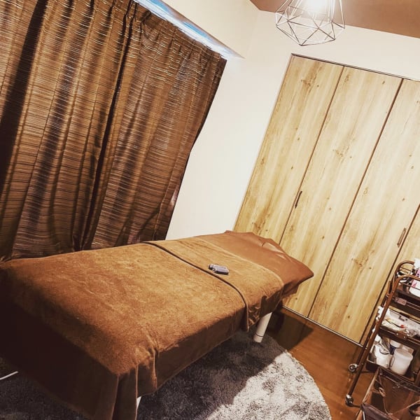 【顔筋小顔フェイシャル30分】フェイスラインを引き締めたい方に！オールハンドマッサージでオススメ♪|月美容×アロマ　MIDDLE  note