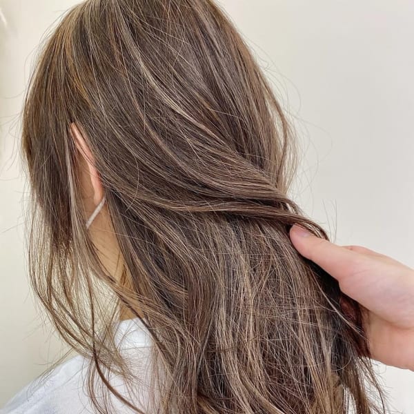 銀座で数少ない上品なハイライトカラーができるサロン。白髪ぼかしハイライトも人気!【銀座】|marju銀座