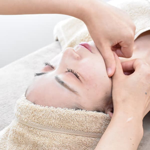 好評♪♪【立体小顔コルギ（石膏パック付）＋首肩＆デコルテ】熟練のコルギで目鼻立ちもくっきり☆彡|smile beauty Limauve