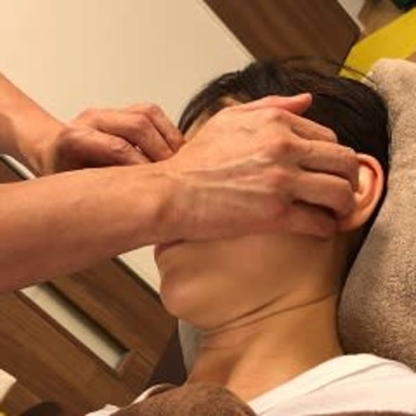 鼻を高くする小顔マッサージとマシンを使った顔のシェイプとリフトアップ！！|目黒駅前アポセオシス