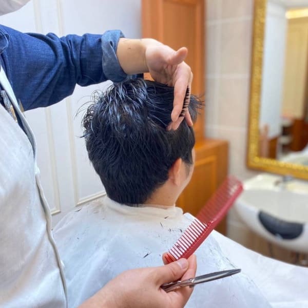 所属スタイリストは経験年数10年超以上！経験豊富な熟練スタイリストが貴方に最適なスタイルをご提案♪|Y's BARBER GINZA 御茶ノ水店