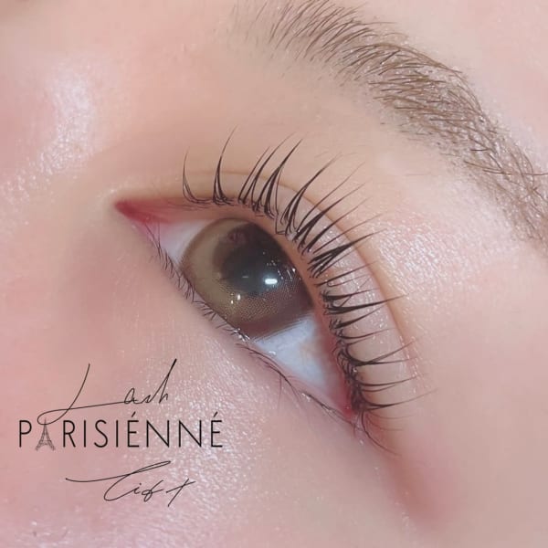 好評♪♪【パリジェンヌラッシュリフト】オフィスでも馴染むナチュラルな仕上がりで、オトナ女子を演出◎|OAK eyelash たまプラーザ