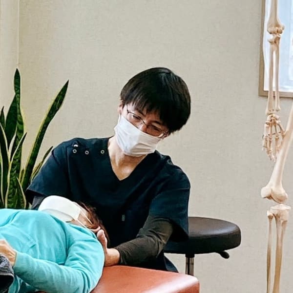 腰痛、肩コリにお困りの方＜全身整体＞でカラダスッキリ◎深部にもアプローチします！|整体サロン f.r.i