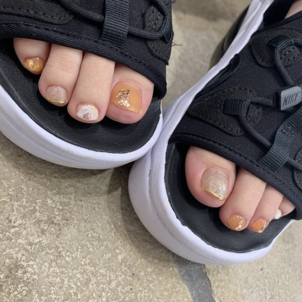 フットネイルは夏だけじゃない☆おうち時間が長い今、いつでもオシャレな足元を楽しみたい方にオススメ♪|chipie nail