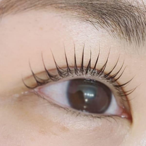 パッチリ目元が叶う♪【パリジェンヌラッシュリフト】ナチュラルな仕上がりで、オトナ女子を演出◎|マツエクマツパーa:Qアーク 久米川店
