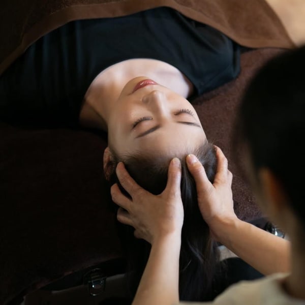 《ストレス解消☆彡》頭のツボを刺激しながら首、肩の筋肉の緊張を緩めていきます！◎|眠活ヘッド整体 Dr.Head 大宮店