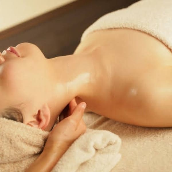 【アロマリンパマッサージ】寝落ち間違いなしヘッドからつま先まで丁寧にマッサージ◎至福の癒しをご堪能♪|隠れ家サロン　Slimmone