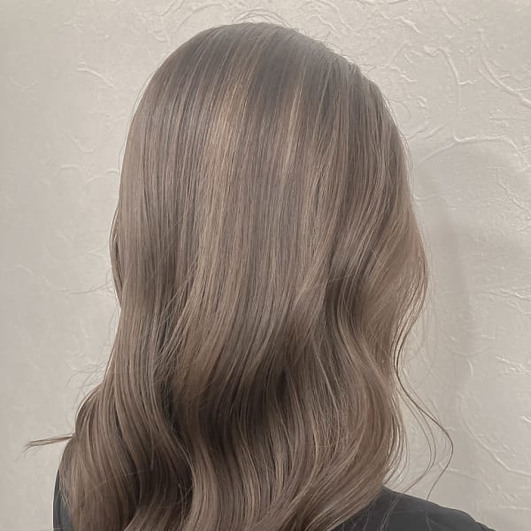 トレンドカラーをご提案！！豊富なデザインカラーの中から”似合わせ技術”であなた色に♪♪|Misirlou