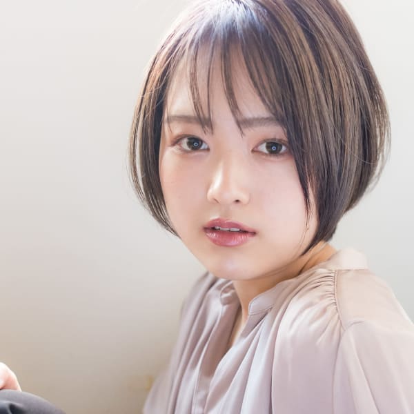 顔周りの似合わせカットが得意なサロン|XARITES