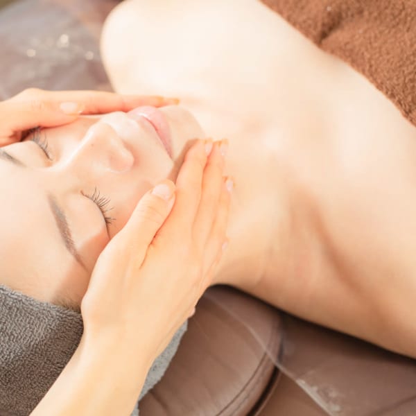 エイジングケア・美白◎【ヒト幹細胞培養液フェイシャルエステ】話題のフェイシャルエステでしっとり美肌☆|藤沢B.by So fly【痩身エステ・美肌脱毛専門店】