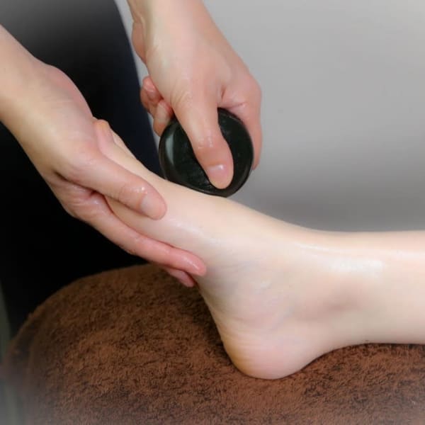 むくみ改善◎【フットケア【膝下~足裏】】むくんだ脚を徹底ケア◎スッキリとしたラインの美脚へ☆|プライベートアロマサロンNoa