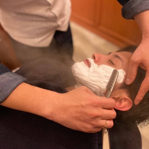 【至福のミストシェービング】をご堪能ください|Y's BARBER GINZA 御茶ノ水店