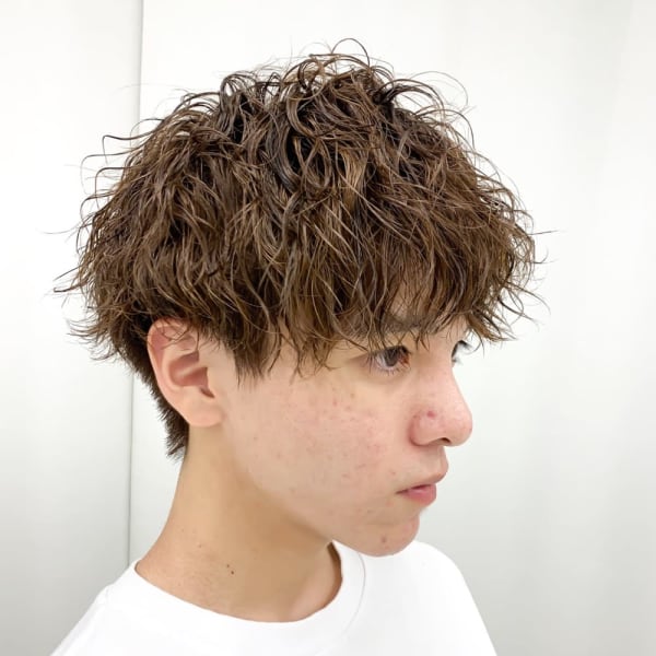 どの年代でもかけたらお洒落になれるツイストスパイラルパーマ|Ash 十日市場店