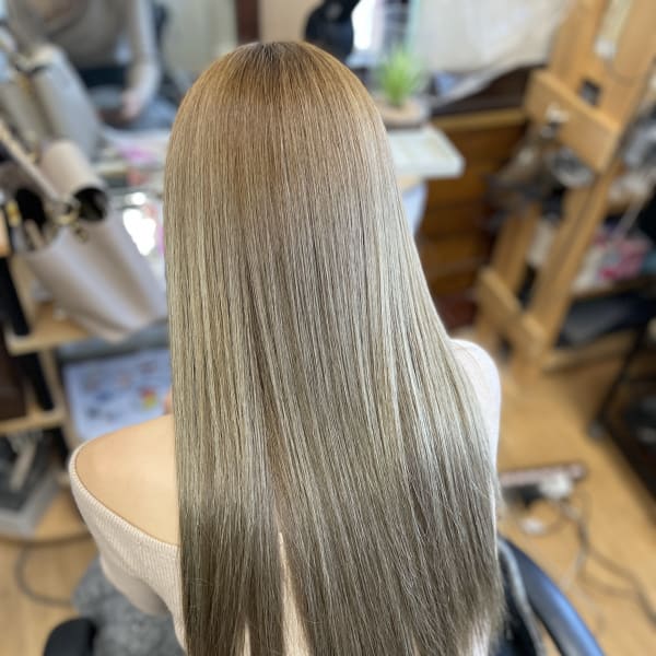 《白髪染めメニューご用意◎》オフィスでもプライベートでも自然に馴染む色味に導きます♪♪|美容室ティアラ