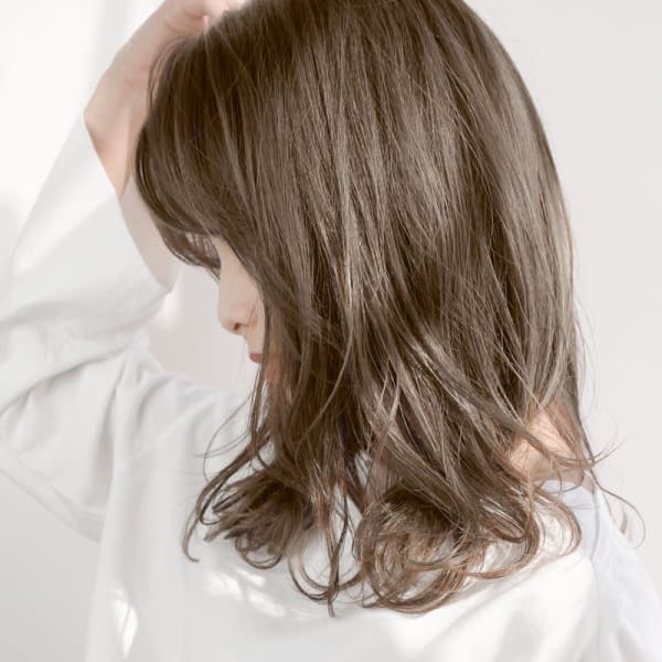 頭の疲れをほぐす☆【イーラルハニーパックスパ】グググッと頭皮をもみほぐすヘッドスパで血行改善！！|Attache