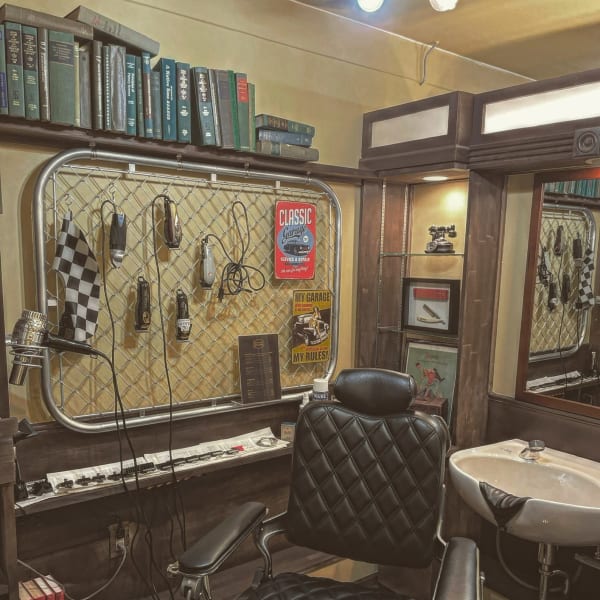 《頭皮炭酸パック》炭酸ヘッドパックで毛穴に詰まった汚れを浮き出し、マッサージで健康的な頭皮へ導きます|TokyoBarber VASH