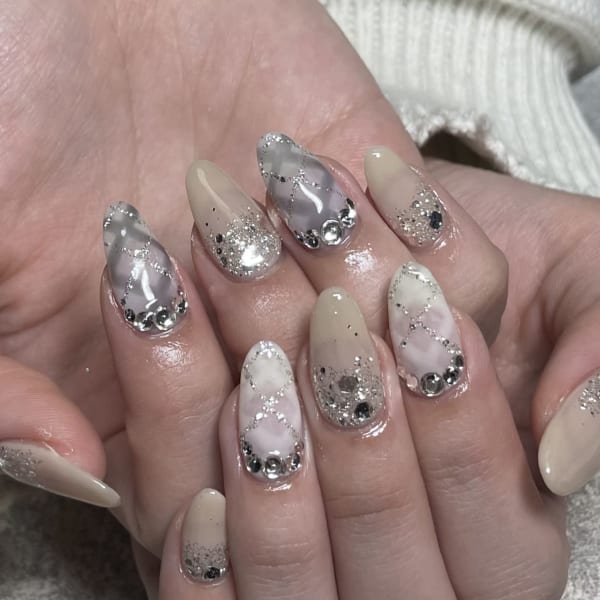 オススメ☆アートたくさんコース♪なじみの良いカラーをアナタに合わせて♪健康的なツヤツヤの美爪に♪|Eimmy Yua