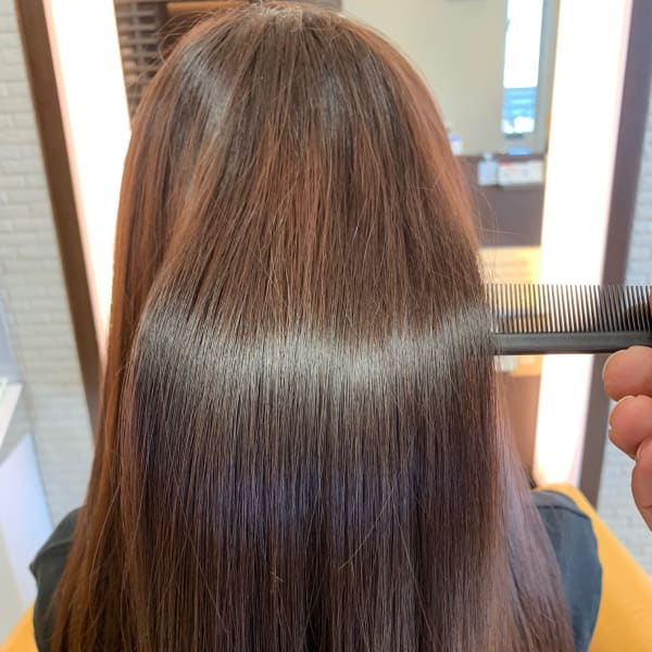 真酸性ストレートでダメージレスで柔らかなうるツヤ髪へ|LUSSO calm&style