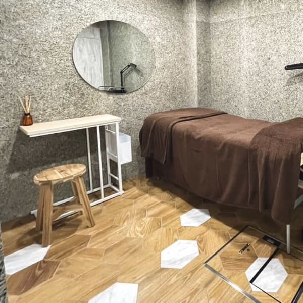 《ご新規様歓迎》《個室完備》◆左右対称◆ふんわり立ち上げワンランク上の垢抜け眉に♪|VEGETA【アイブロウ/ネイル】