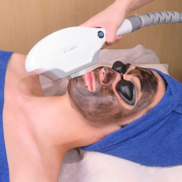 話題の炭×光の力で汚れ除去◎お買い物帰りやお仕事帰りのオトナ女性を憧れのうるつや素肌に！！|Vi Schoen