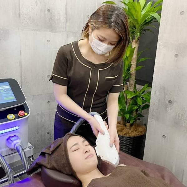 光フェイシャル◎【リフトアップコース】温熱効果で血行を促進、リンパの流れを良くします♪♪|MIRAN OSAKA