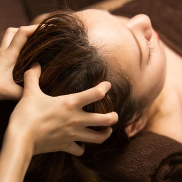 肩や首の疲れも一気に解消できるヘッドスパ|HAIR & CARE Blast
