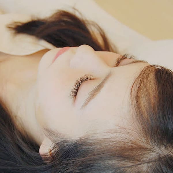 オススメ☆【ボリュームラッシュ】華やかさUPでフサフサのまつげに☆パッチリ目元が叶います♪♪|まつげエクステ専門店 Superior