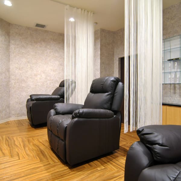 メンズもOK!!【アイブロウスタイリング】1回の脱毛でお手入れが楽々に♪♪|LASH&BROW PORTE269 布施店