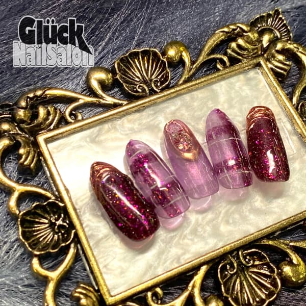 オススメ☆【ラメグラデーション】なじみの良いカラーをアナタに合わせて♪健康的なツヤツヤの美爪に♪|グリュックネイル