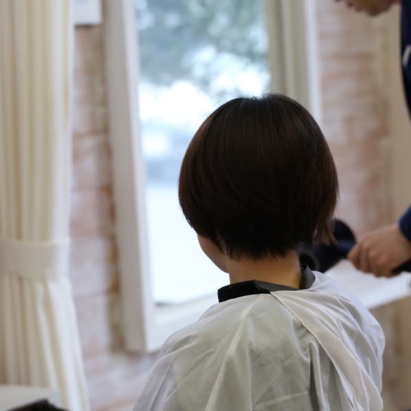 《計算されたカット》再現性、トレンド～ナチュラルまで幅広いヘアスタイルを引き出します。|ヘアメイク アンレーブ