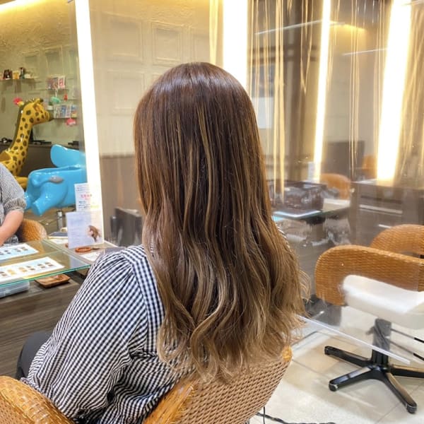 白髪に悩む方必見!!白髪染めしない透明感溢れるカラー☆『大人ハイライトカラー』|NYNY 京阪百貨店住道店