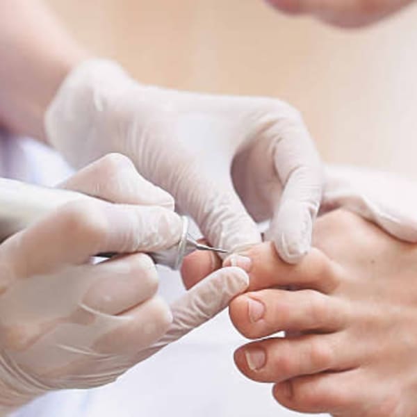 《ケアでオシャレに◎》好評♪♪徹底フットケア◎自分ではケアしない手や足に癒しの時間をお届け♪|Lizera & Co. 御茶ノ水店